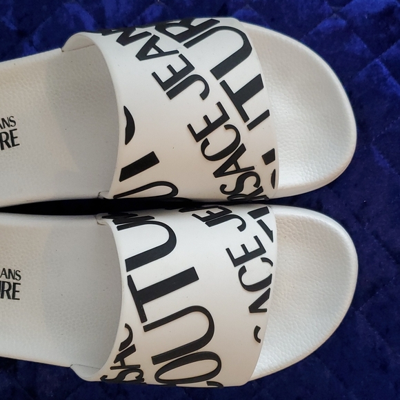 Authentic Versace Pool Slides - Picture 8 of 12